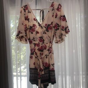 Trixi size XL floral short romper
